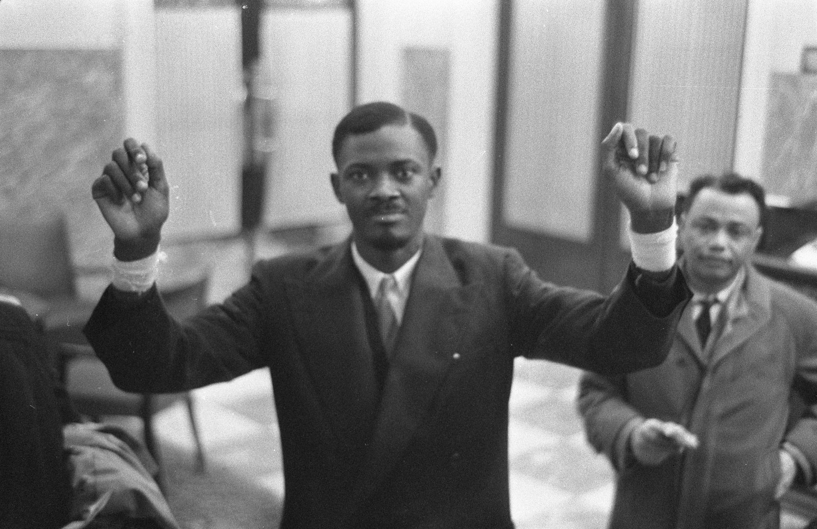 2024_Soundtrack to a Coup d'Etat_Johan Grimonprez_Patrice Lumumba arrives in Brussels © Harry Pot_Anefo_Nederlands Nationaal Archief