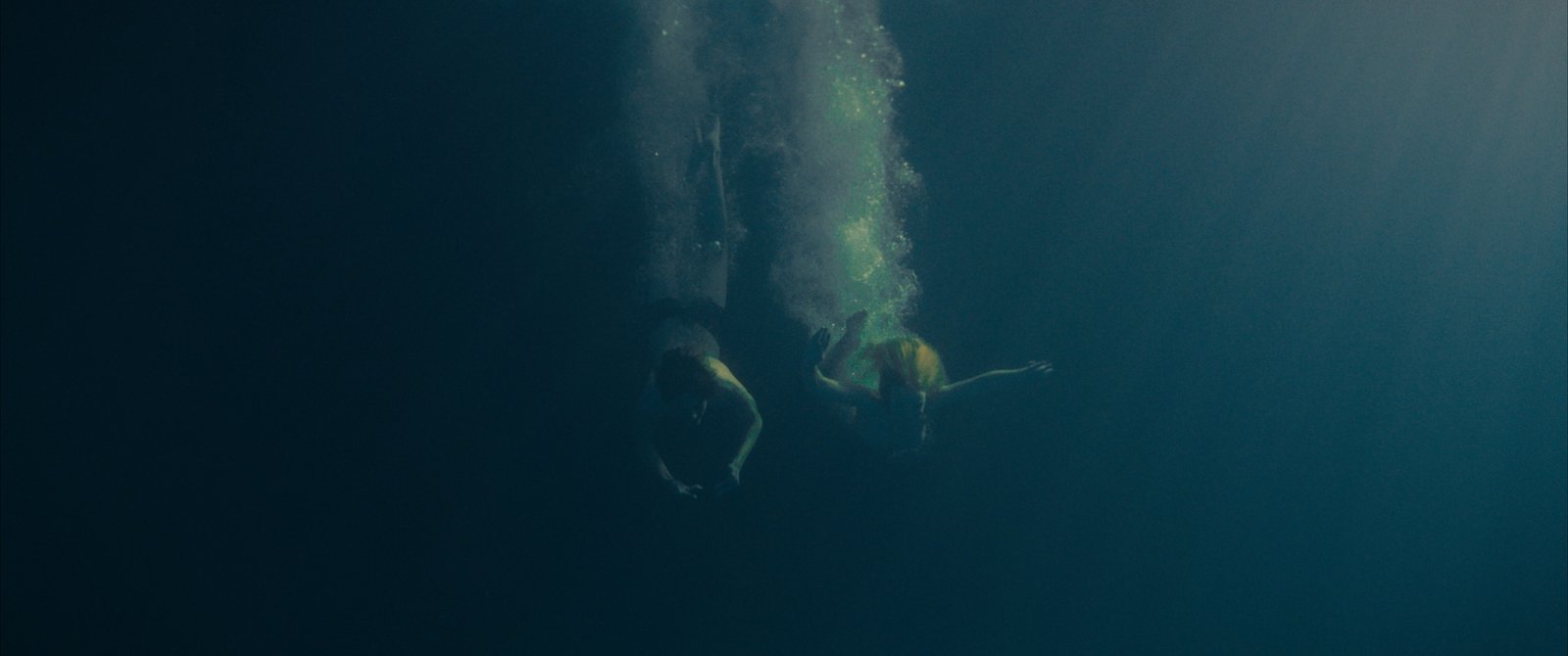 DIVE_Still_03