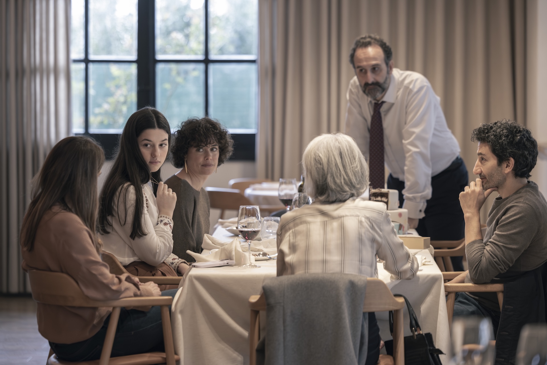 LOS_DOMINGOS_STILL_24571