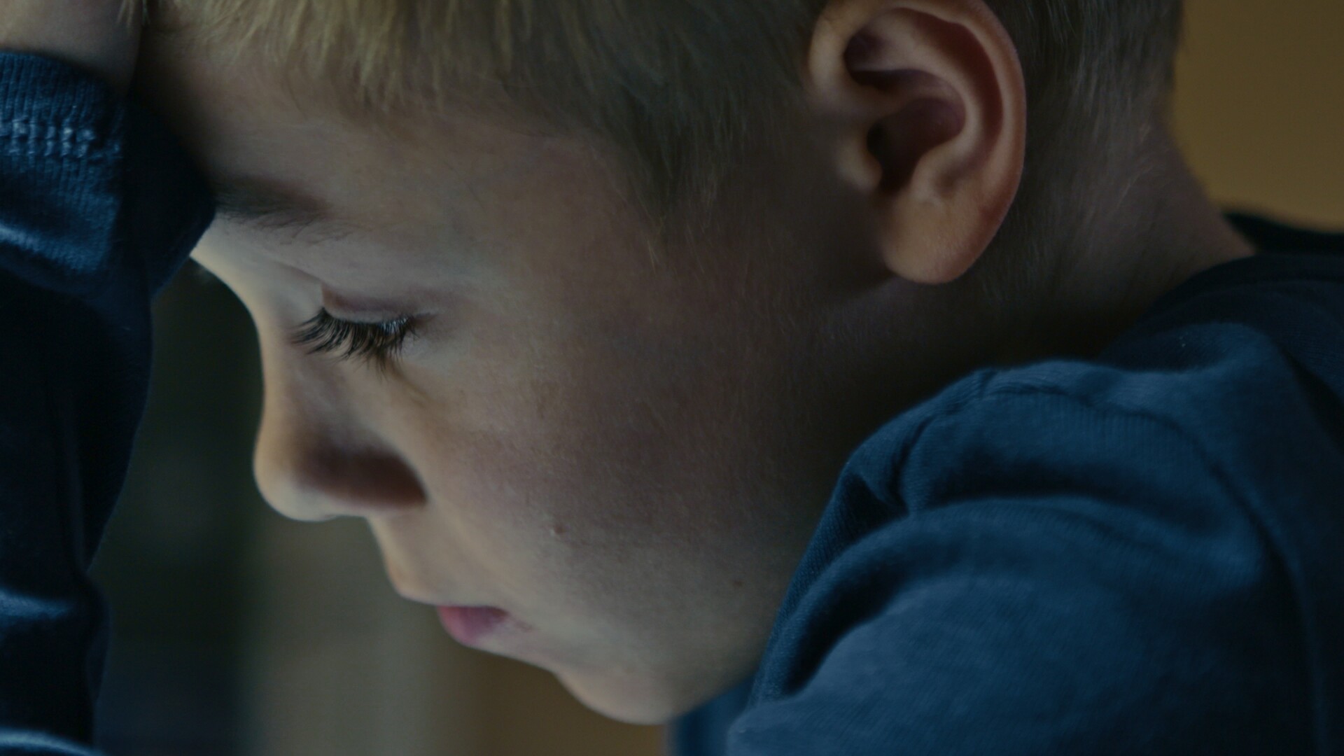 Photo 7 A_BOY_WHO_RUNS_STILL_05