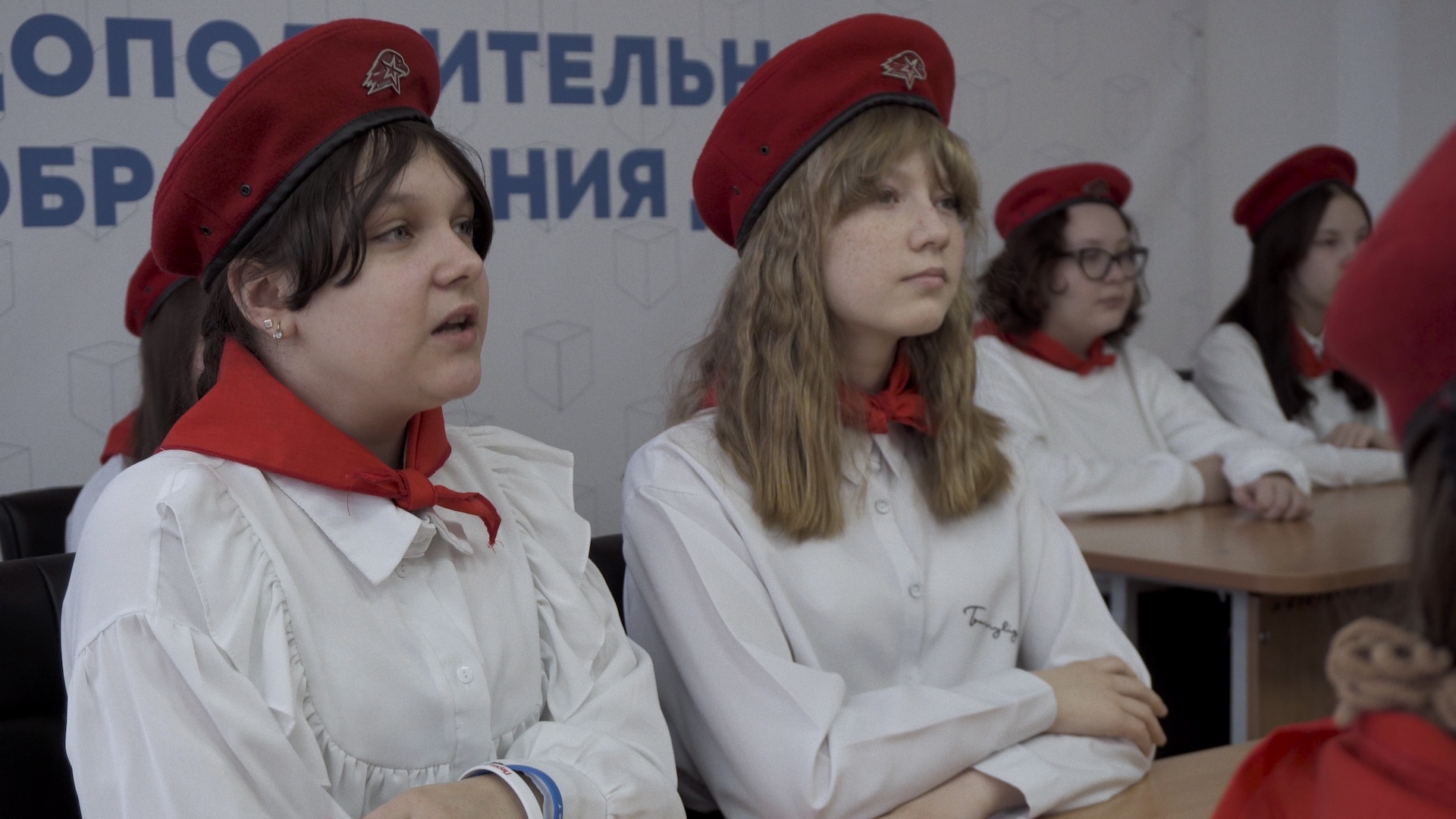 StudentsInClassInUniforms__credit_Pavel_Talankin